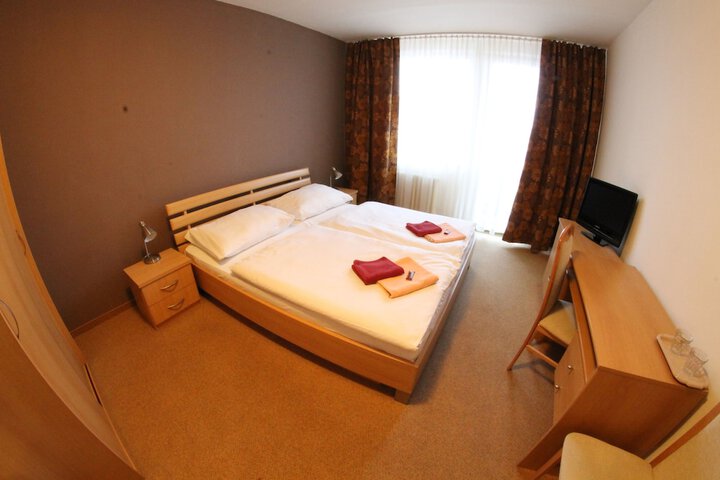 Room 3 of 44