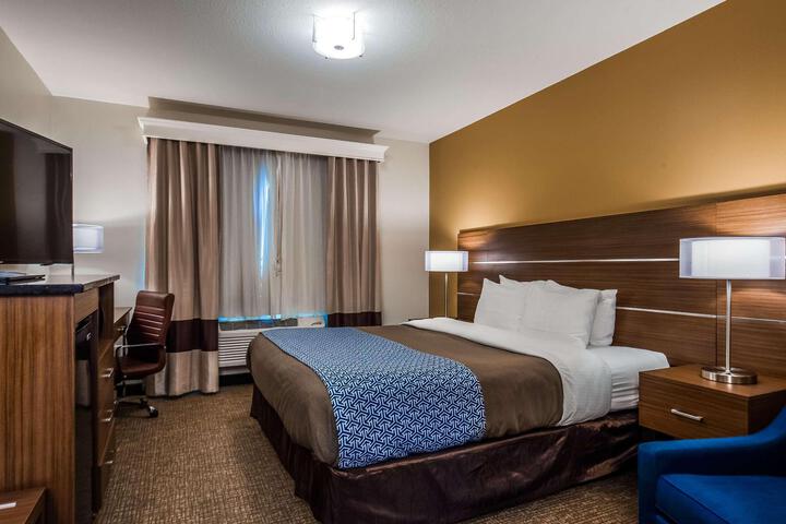 2 Queen Beds Microwave and Refrigerator WiFi Full Breakfast (9 of 19)