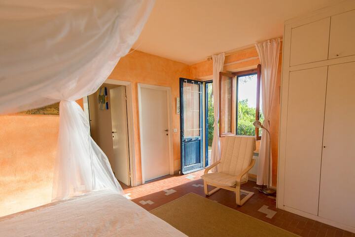 Room 2 of 39