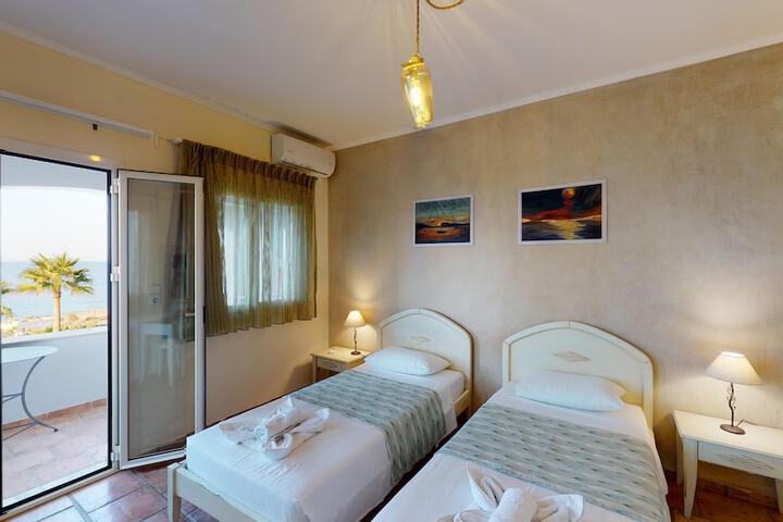Room 13 of 84