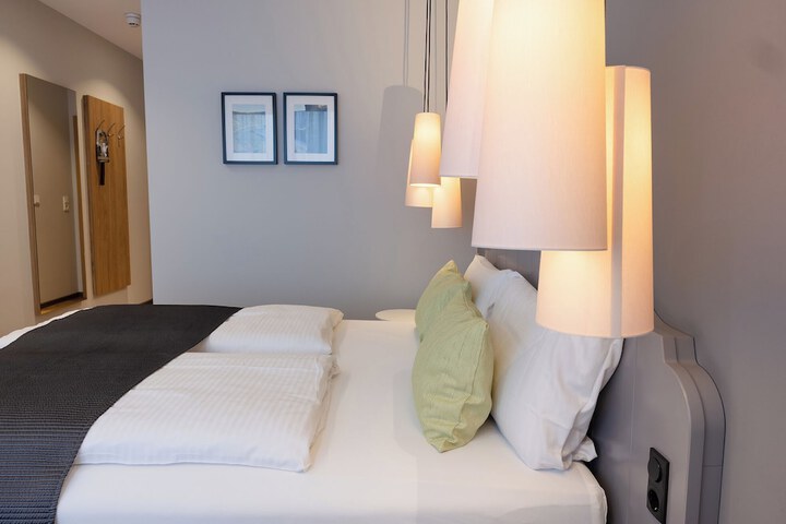 Room 27 of 95