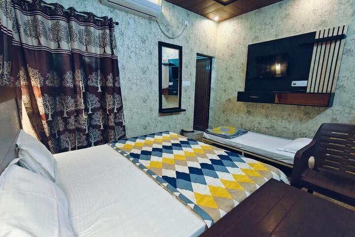 Room 10 of 11