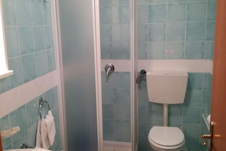 Room 18 of 38