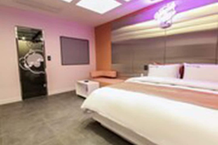 Room 7 of 23