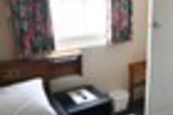 Room 5 of 63