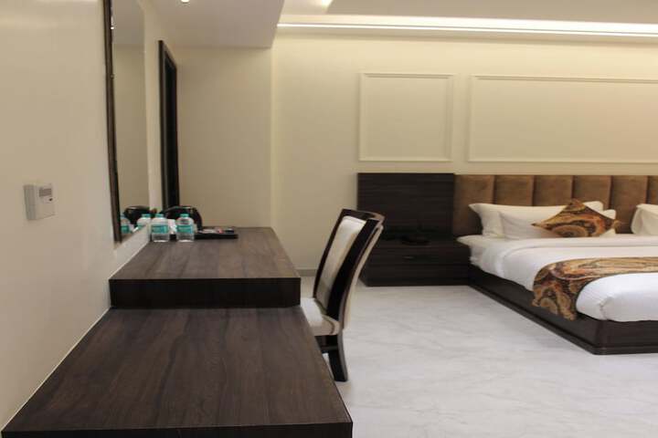 Room 46 of 77