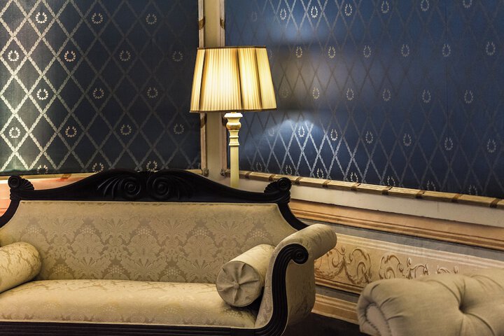 Lounge 58 of 78