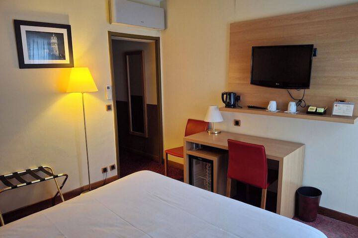 Room 32 of 81