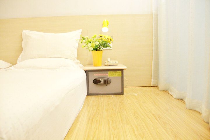 Room 19 of 29