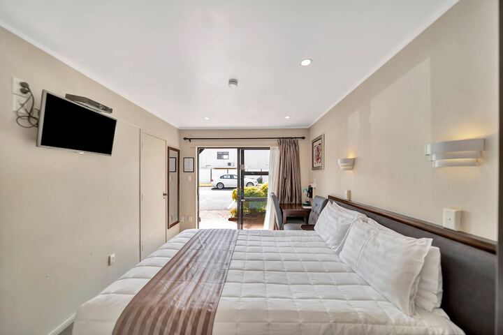 Room 32 of 69