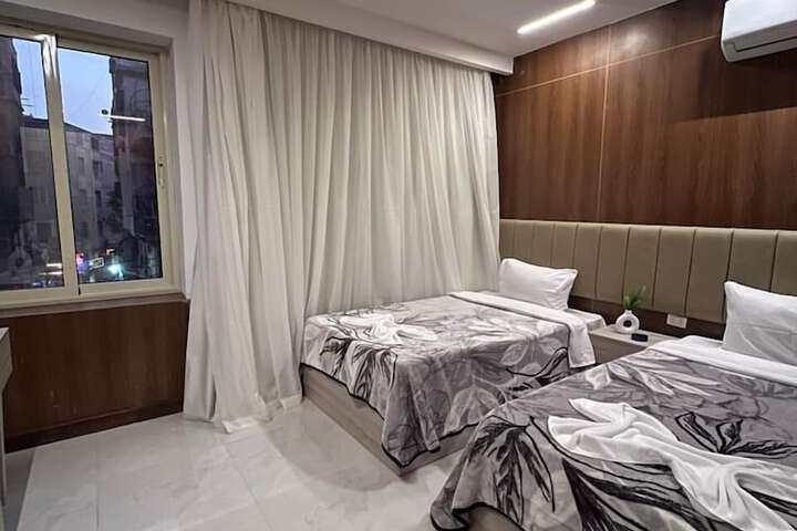 Room 10 of 15