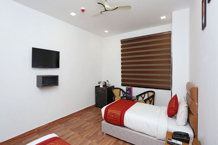Room 8 of 25