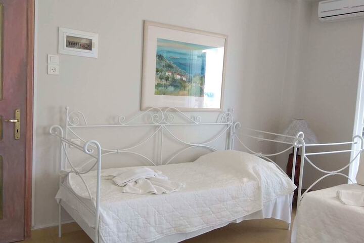 Room 14 of 25