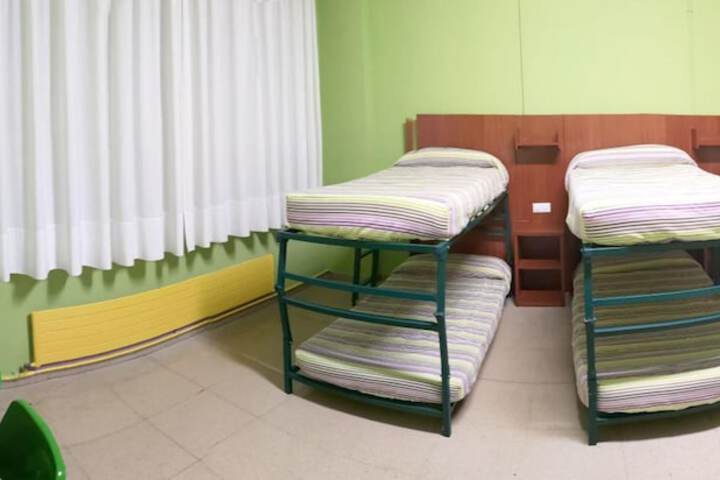 Room 10 of 32