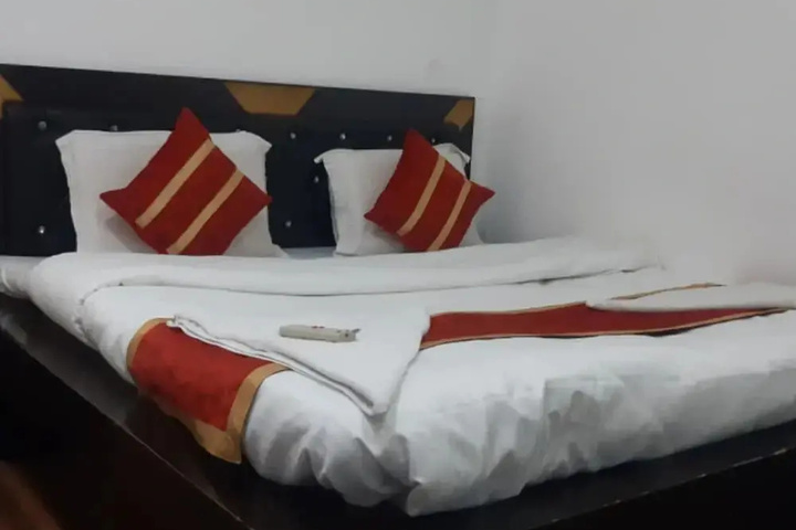 Room 3 of 8