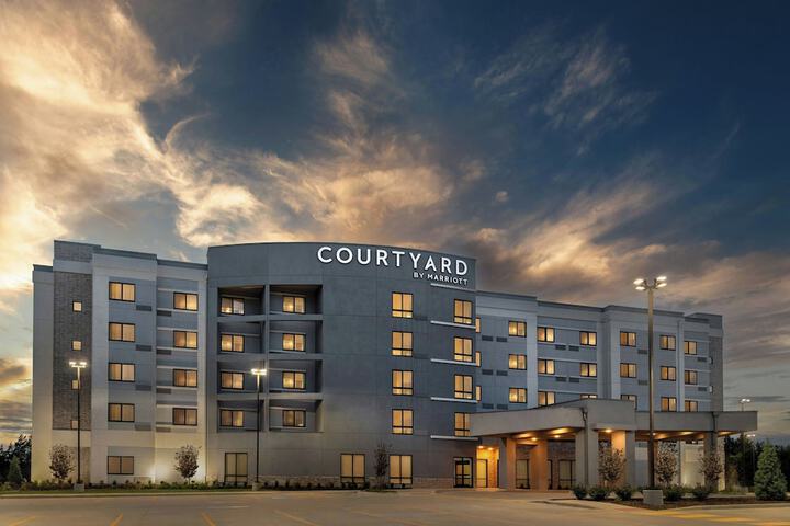 Exterior of Courtyard by Marriott Sherman