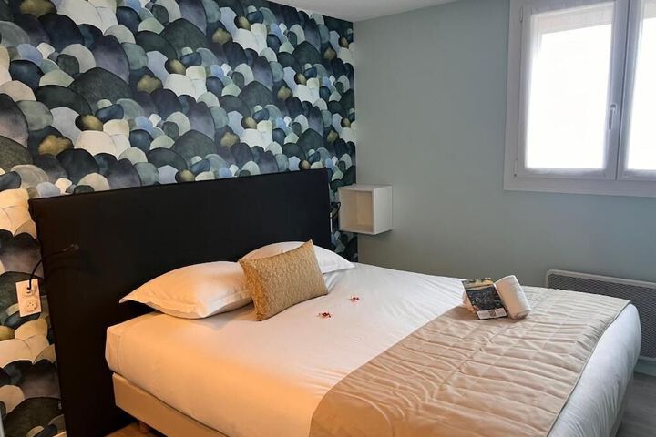 Room 32 of 102