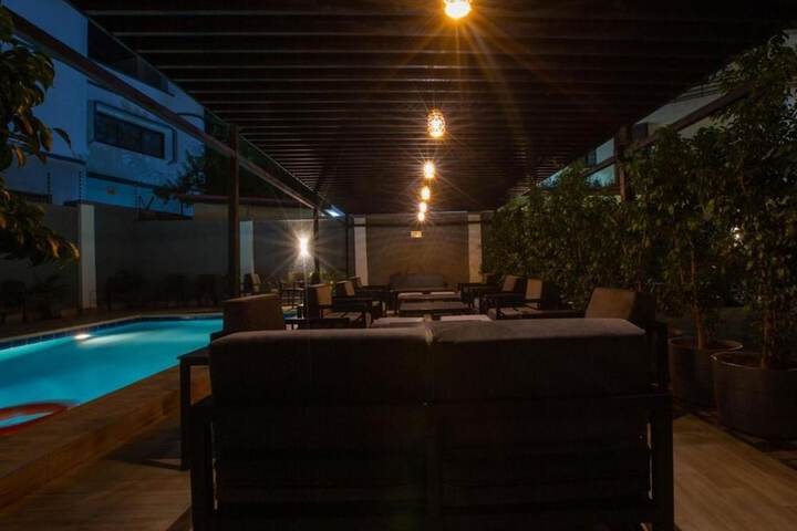 Lounge 21 of 24