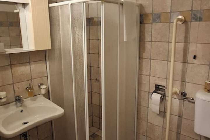 Room 32 of 39