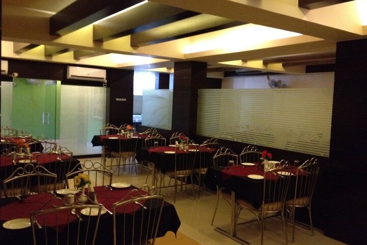 Dining 3 of 7