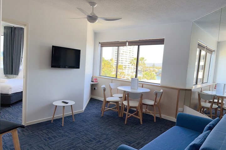Room 37 of 60
