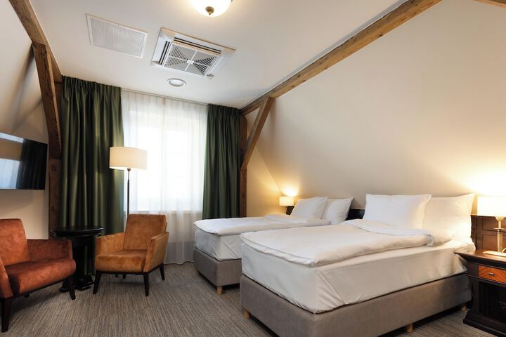 Room 27 of 48