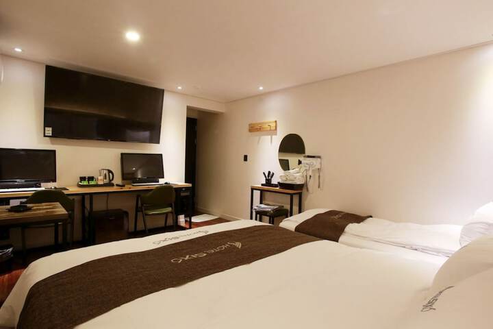 Room 3 of 35