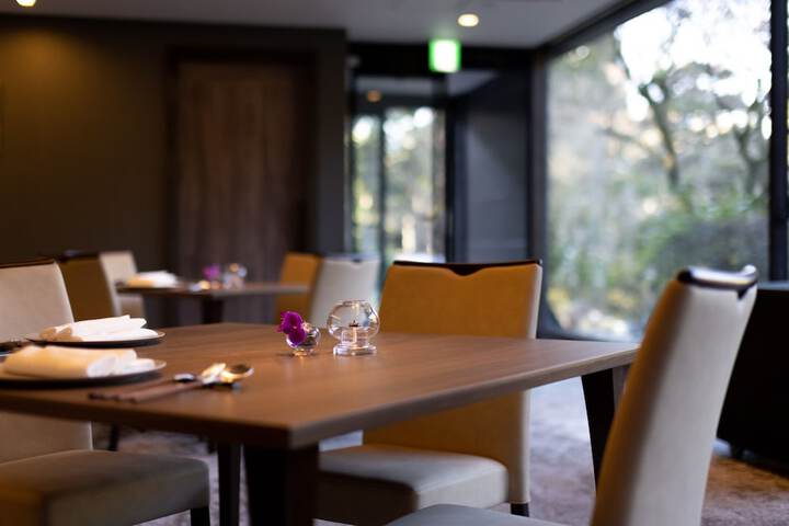 Dining 82 of 126