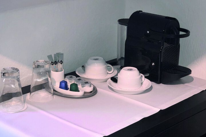 Room 10 of 36