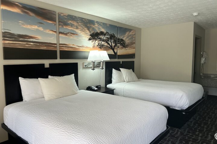 2 Queen Beds (4 of 16)