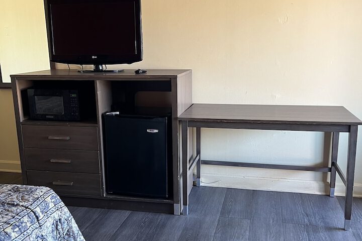 1 King Bed (6 of 12)