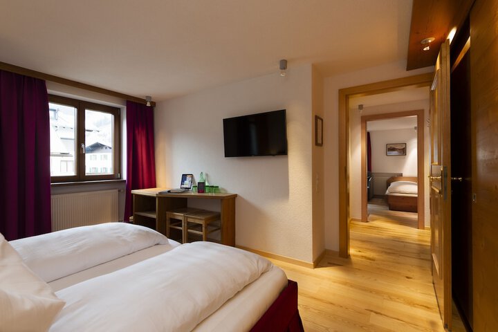 Room 40 of 176