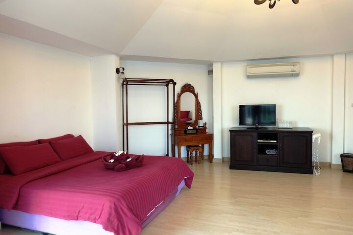Room 18 of 105