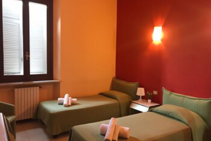 Room 9 of 11