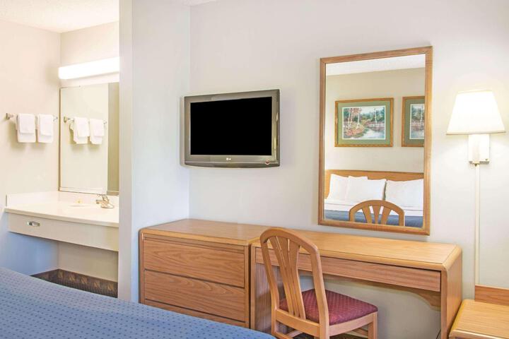 2 Double Beds (10 of 15)