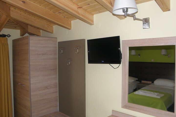 Room 17 of 32