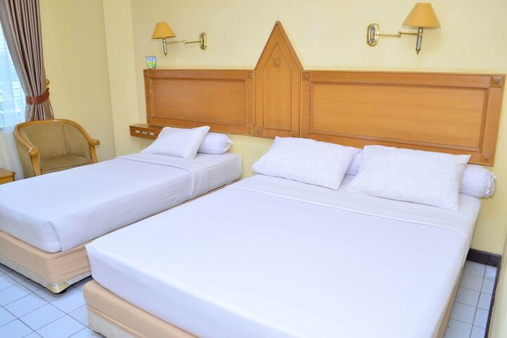 Room 5 of 18
