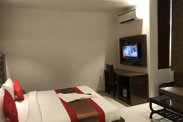 Room 11 of 60