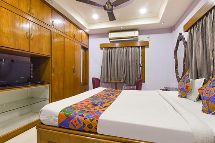 Room 17 of 28