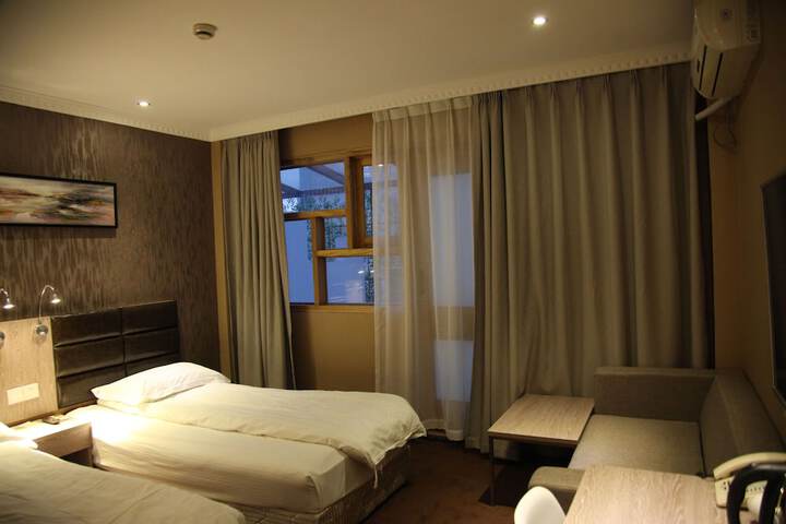 Room 53 of 90
