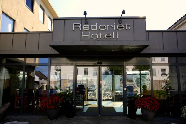 Hotel 53 of 58