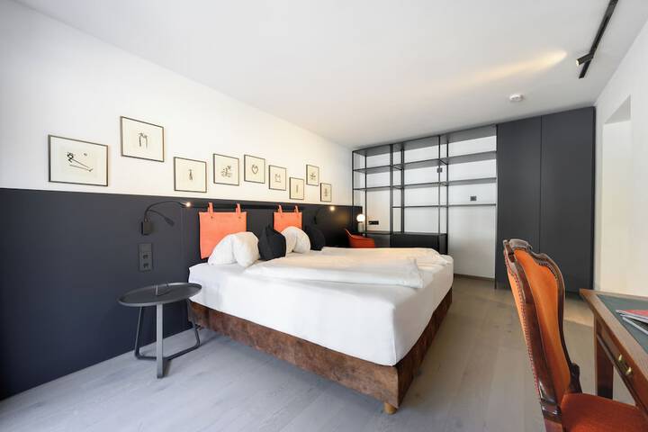 Room 8 of 24