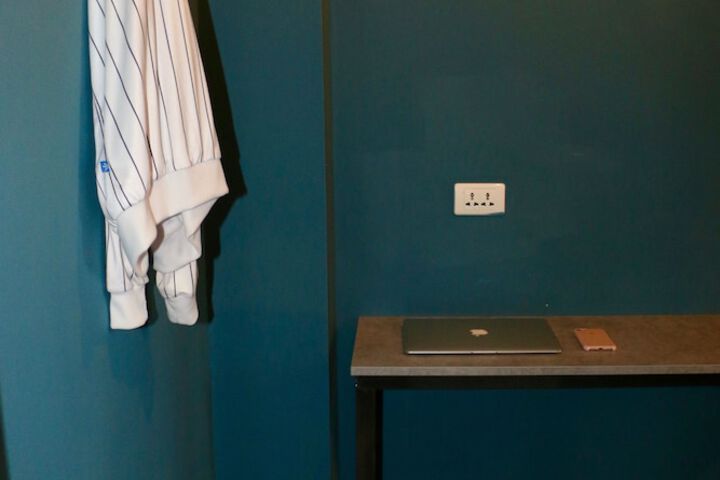 Room 9 of 15
