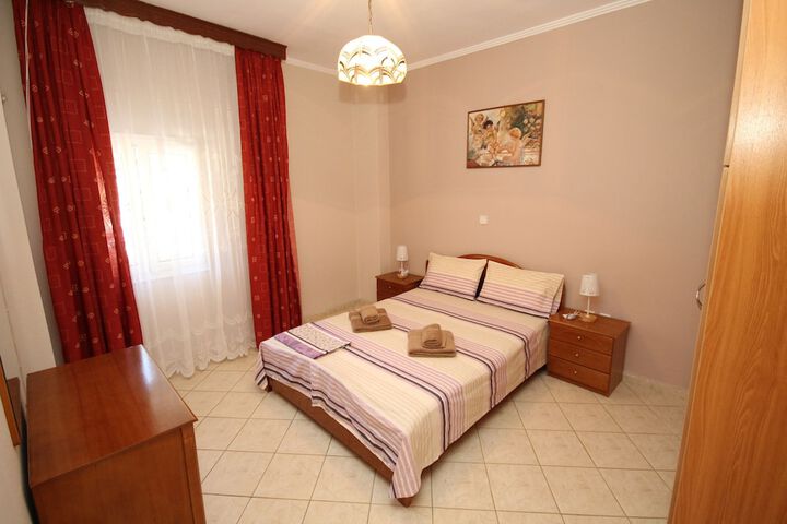 Room 7 of 35