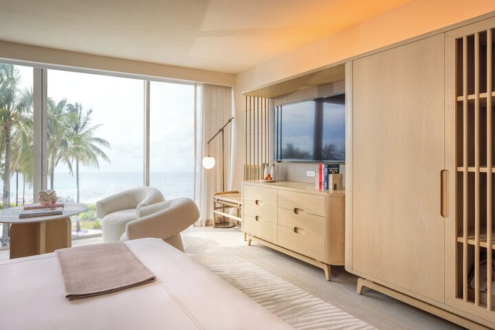 Room 2 of 83