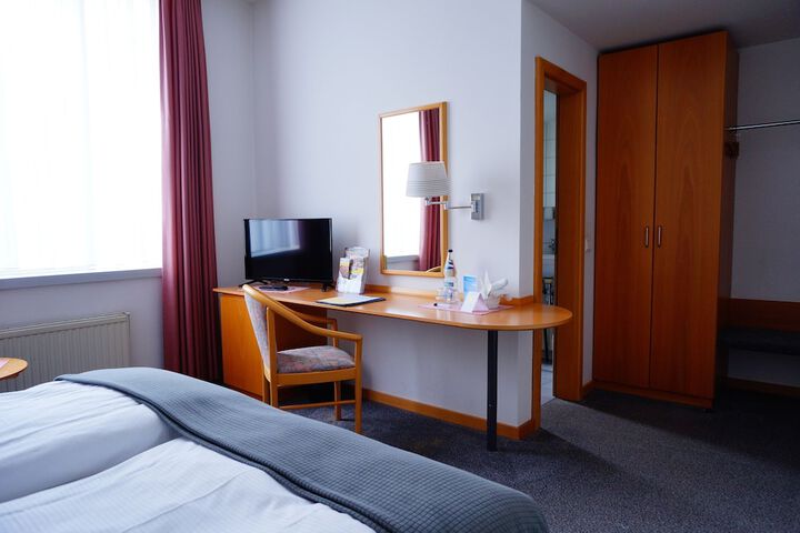 Room 12 of 29