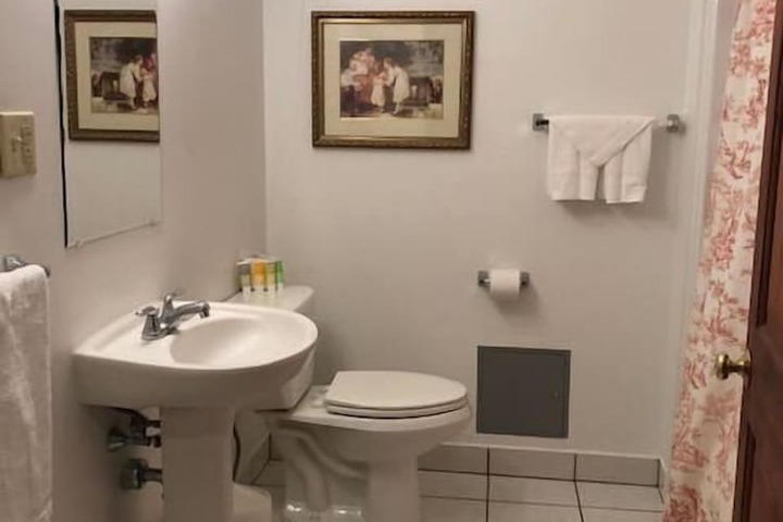 Room 35 of 77