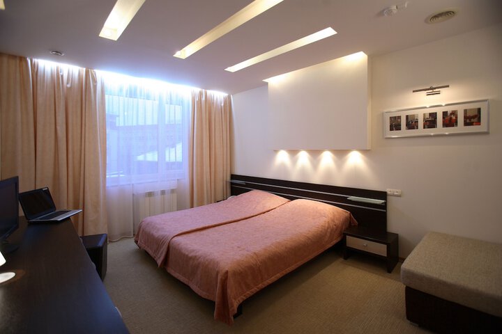 Room 12 of 37