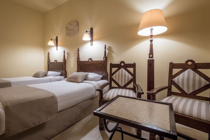 Room 4 of 140