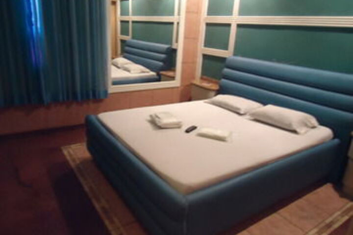 Room 15 of 16